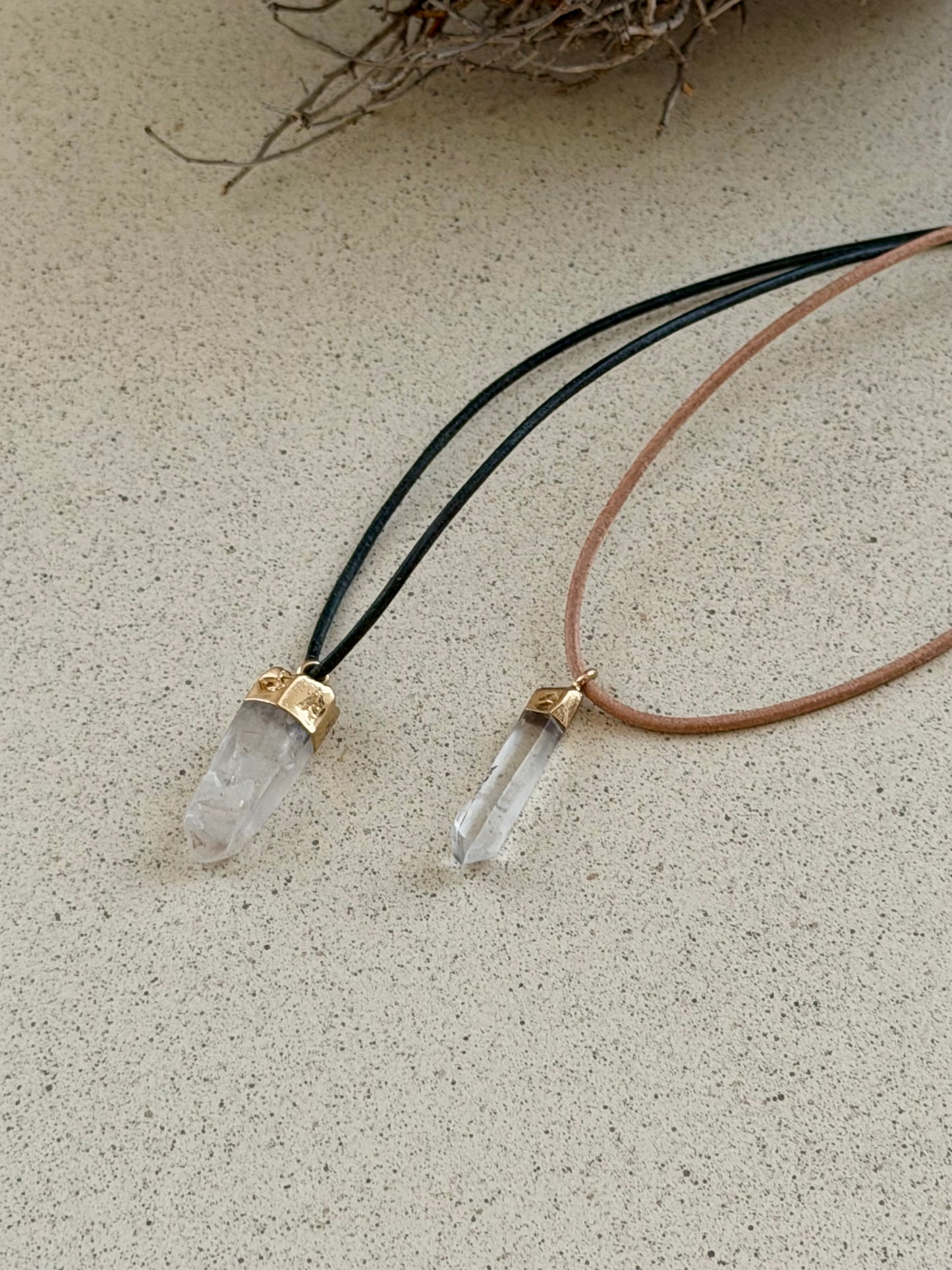 Polierter Bergkristall-Anhänger | goldgalvanisiert | inkl. Lederband