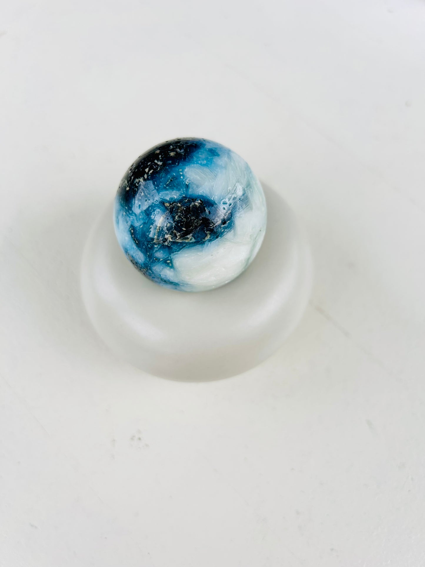 Blue Ice Crystal Kugel (Glacèrite)