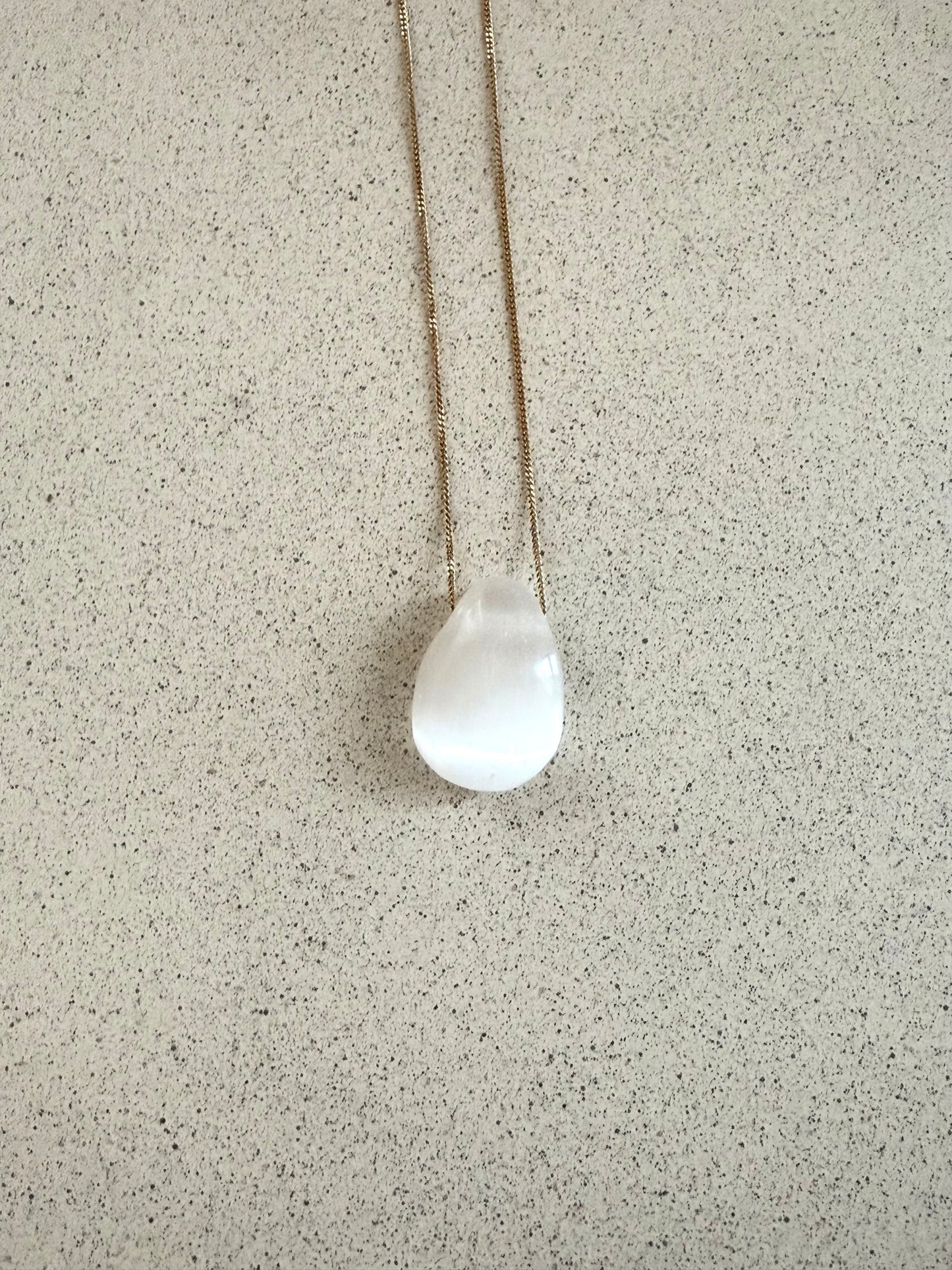 Gebohrter Selenit – Anhänger