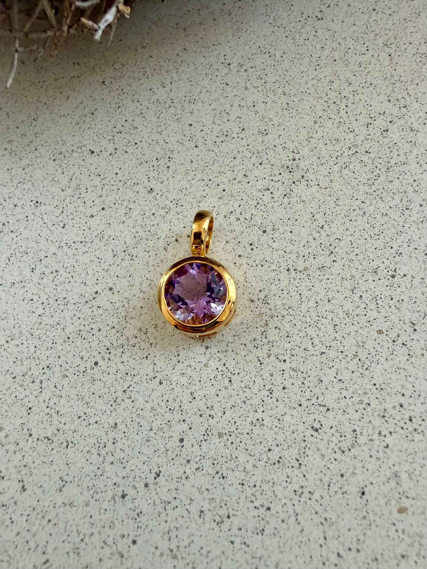 VELA – Facettierte Edelsteinanhänger