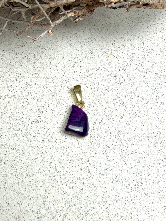 Sugilith – Anhänger