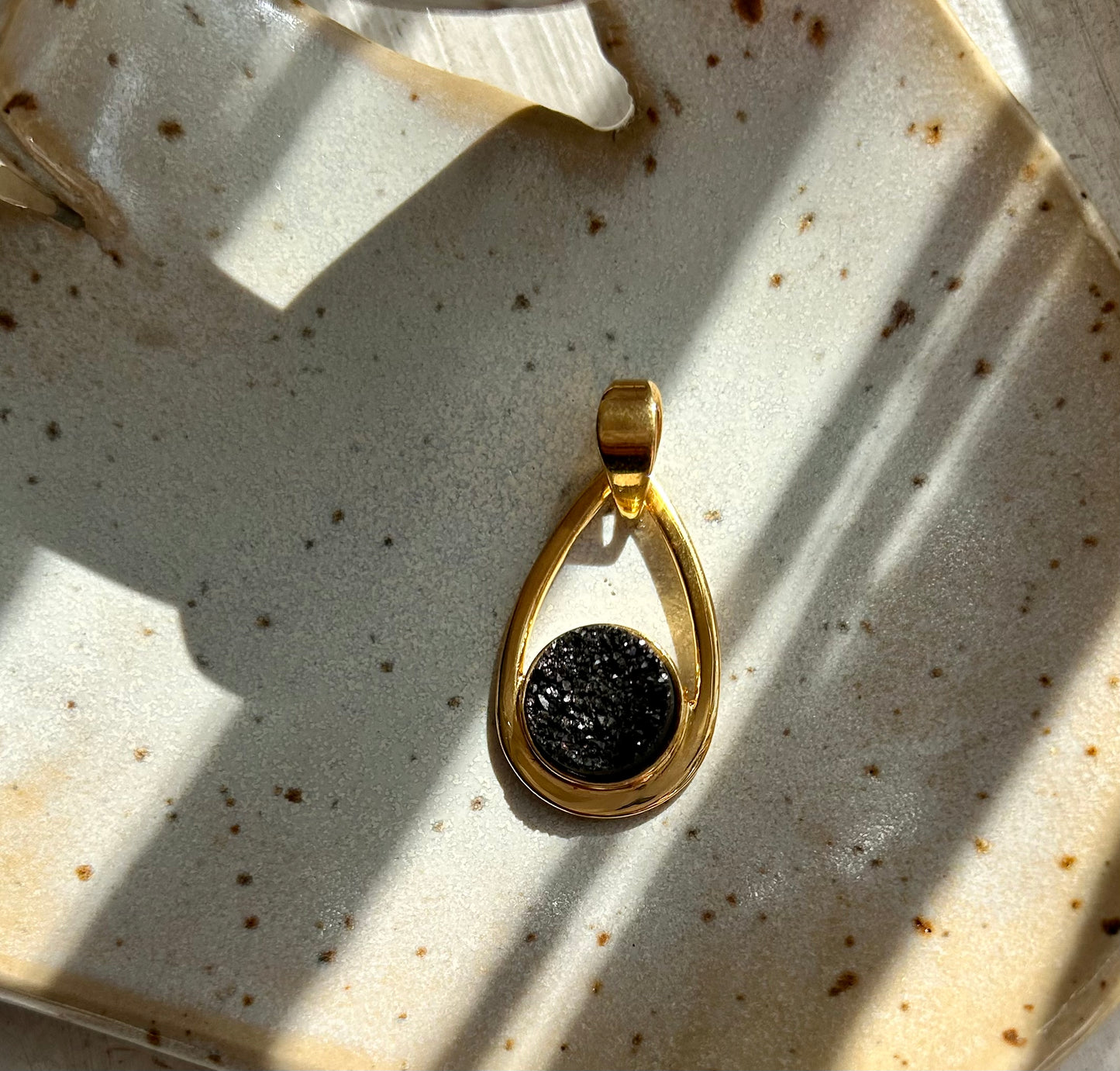 Druzyachat Anhänger Schwarz | Gold