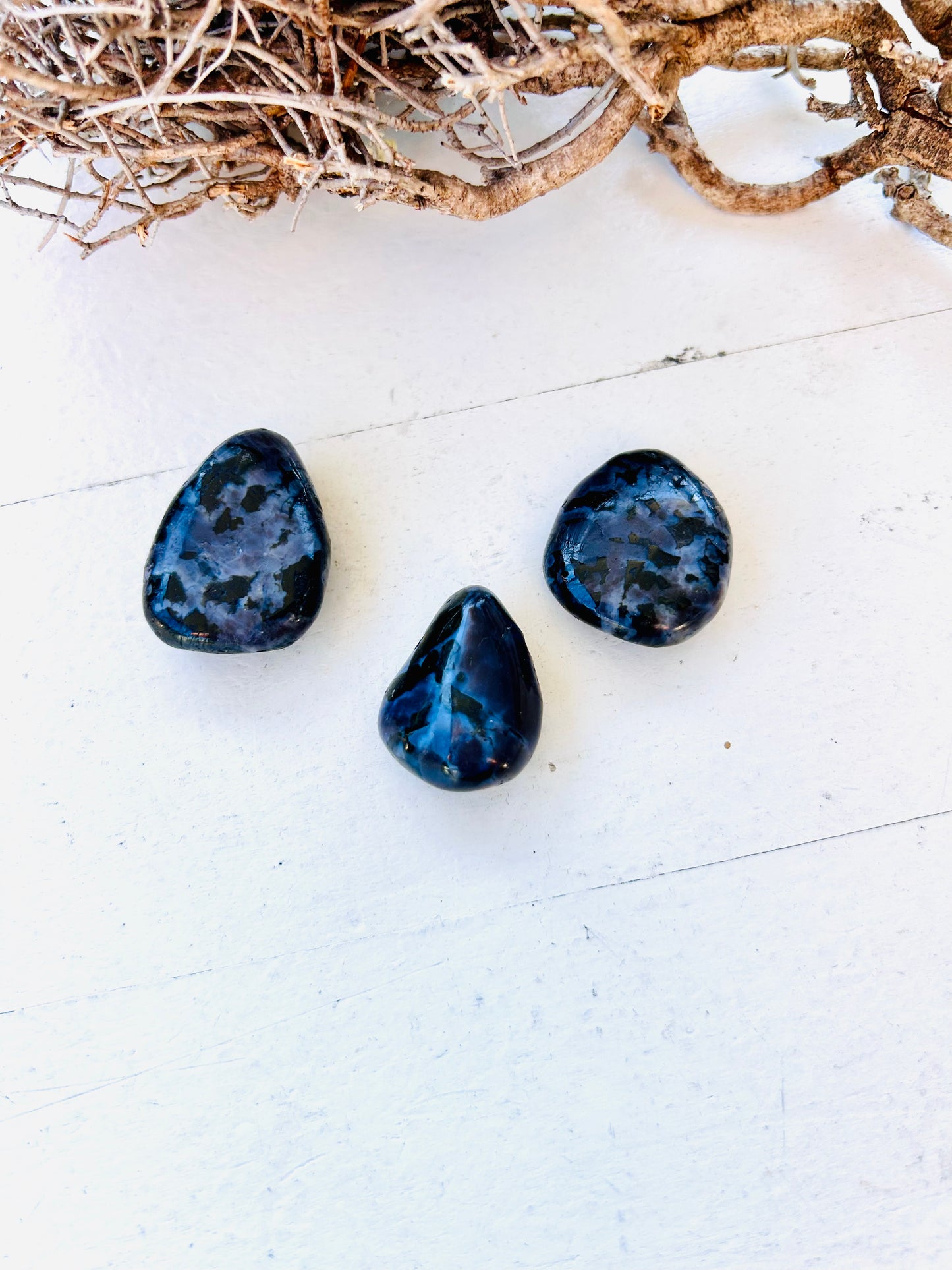 Mystic Merlinite (Gabbro) – gebohrter Trommelstein