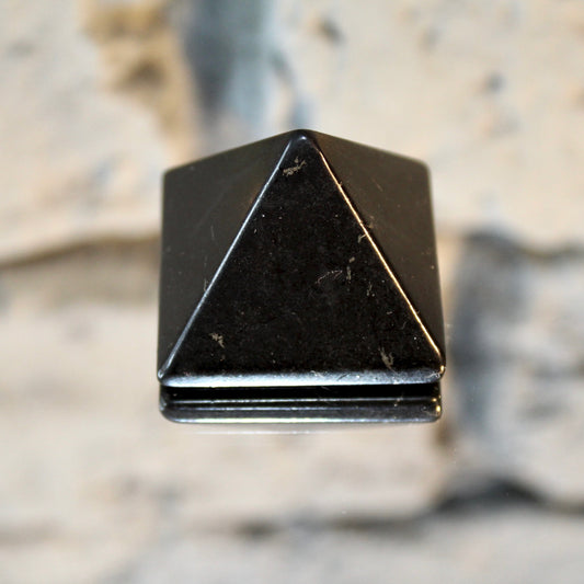 Schungit Pyramide