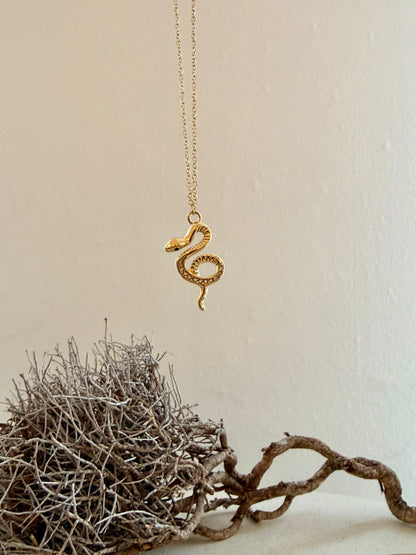 Serpentina Necklace  |  Kette mit Schlangenanhänger