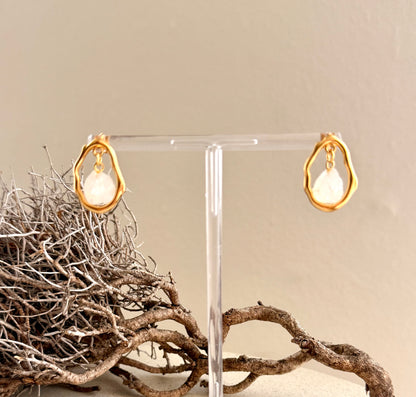 Divine Drops – 24K Gold Ohrstecker Bergkristall | Regenbogen Mondstein