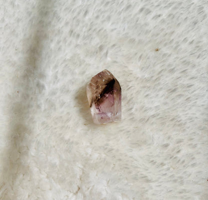 Gebohrte Amethyst-Rauchquarz-Kristalle