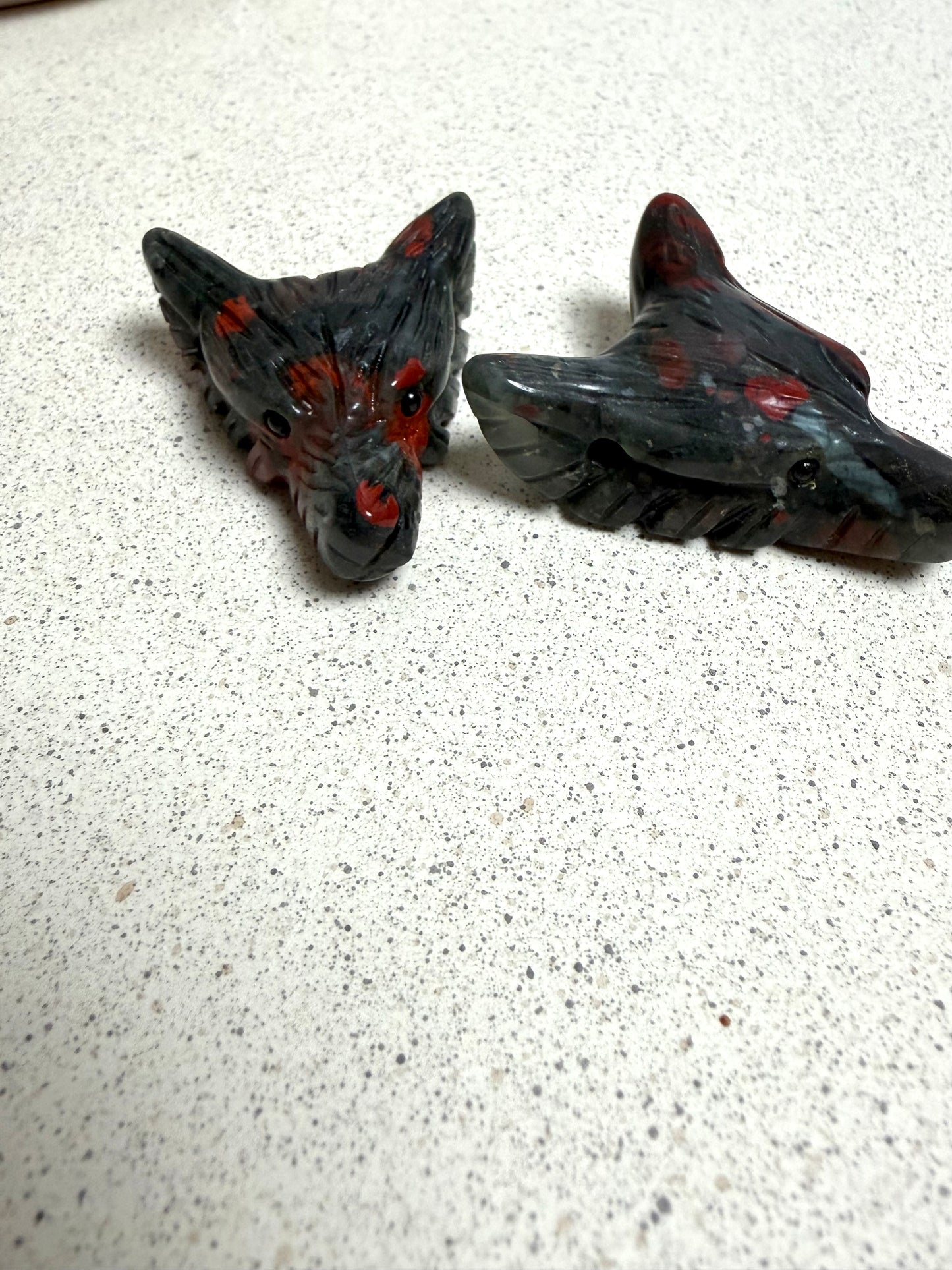 Bloodstone Wolfskopf – gebohrt