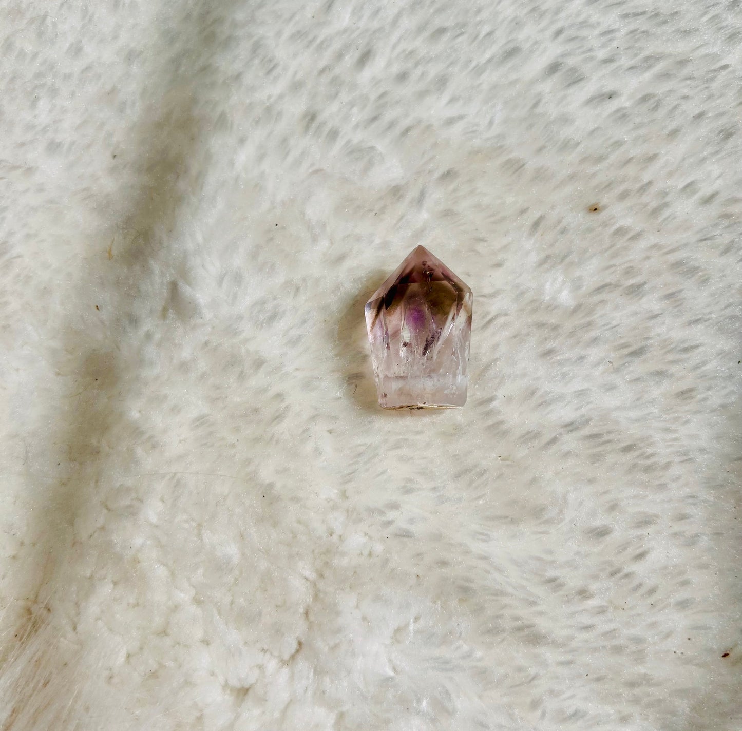 Gebohrte Amethyst-Rauchquarz-Kristalle