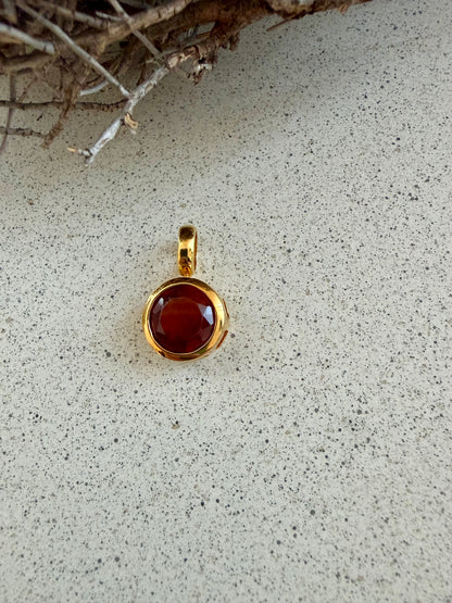 VELA – Facettierte Edelsteinanhänger