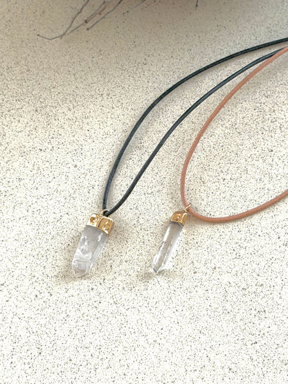 Polierter Bergkristall-Anhänger | goldgalvanisiert | inkl. Lederband