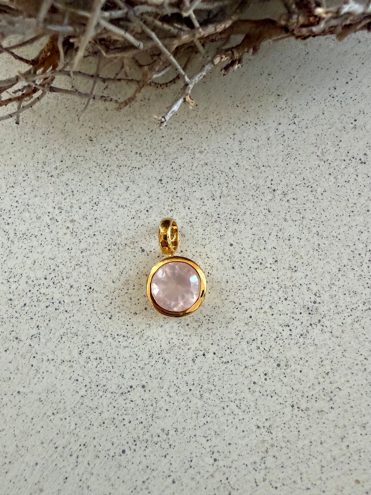 VELA – Facettierte Edelsteinanhänger