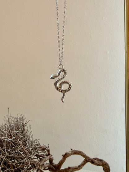Serpentina Necklace  |  Kette mit Schlangenanhänger