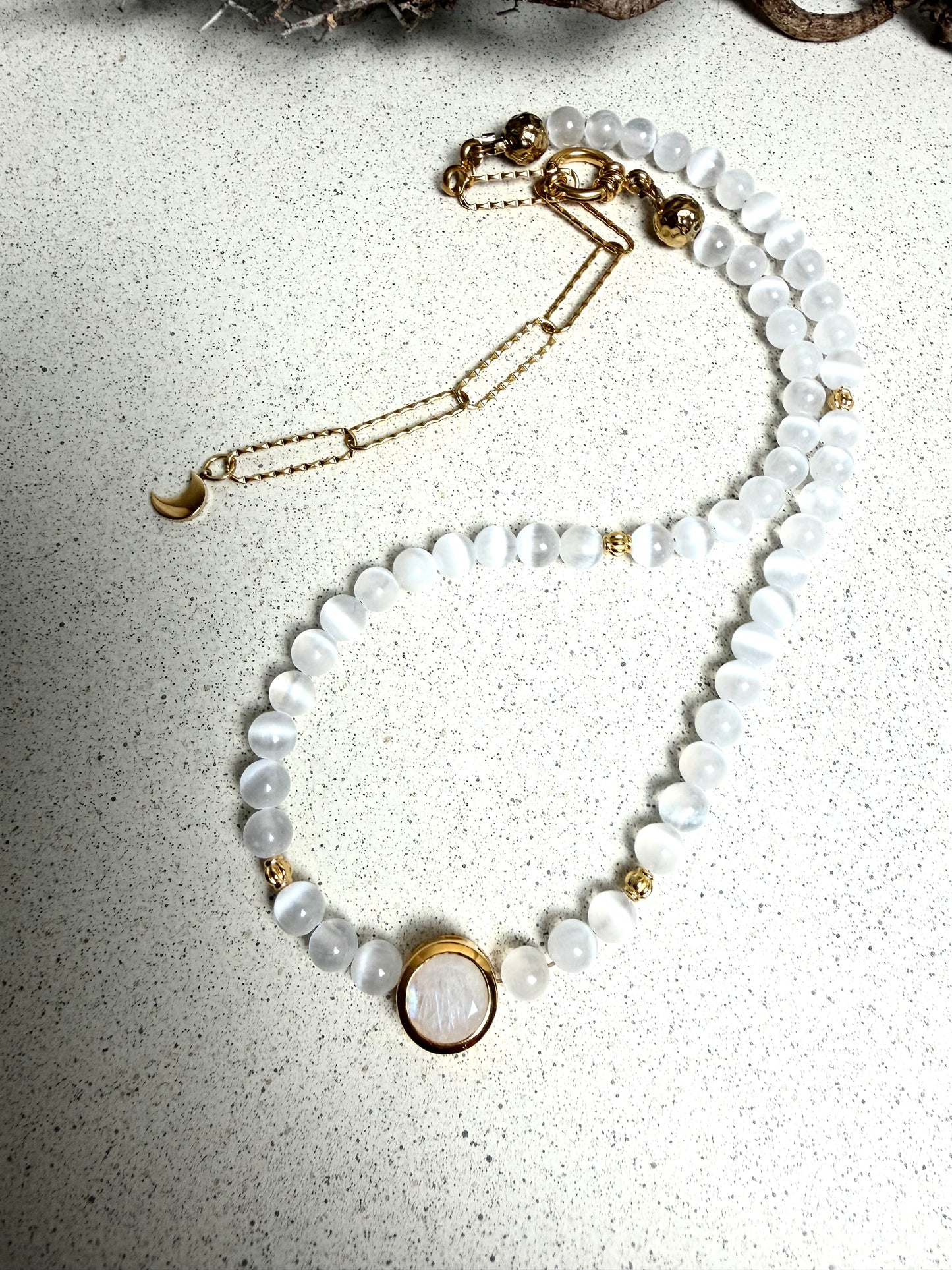 Lumen · Selenit & Regenbogen-Mondstein Collier | Limited Edition