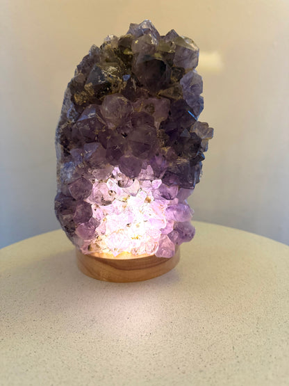 Kristalllampe aus Amethyst, Rosenquarz oder Bergkristall – natürliche Edelstein-Lampe