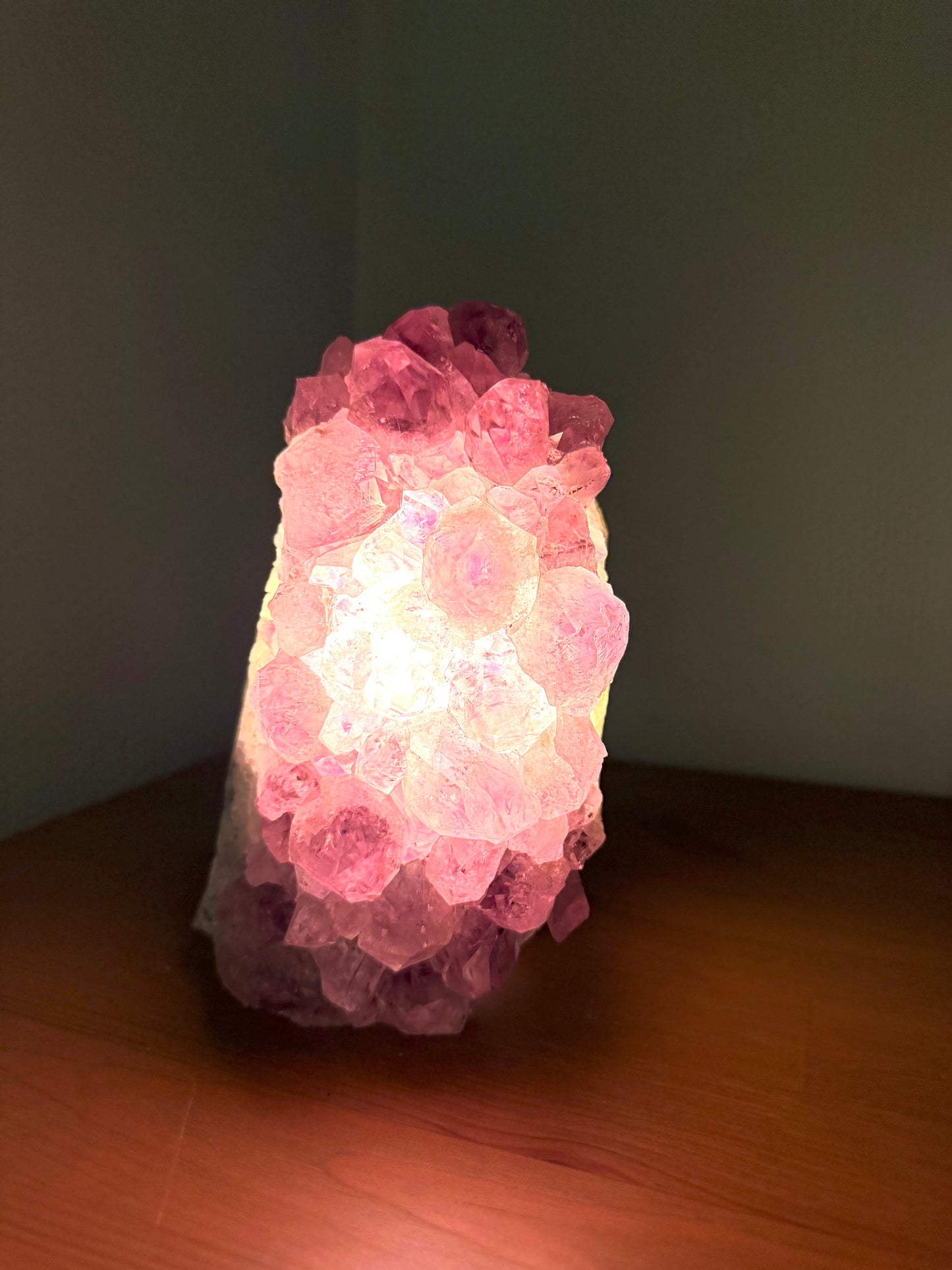 Kristalllampe aus Amethyst, Rosenquarz oder Bergkristall – natürliche Edelstein-Lampe