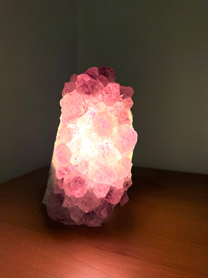 Kristalllampe aus Amethyst, Rosenquarz oder Bergkristall – natürliche Edelstein-Lampe