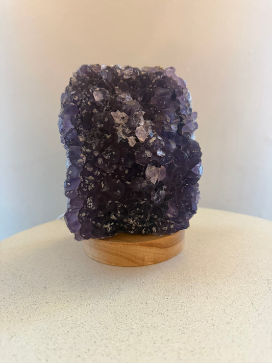 Kristalllampe aus Amethyst, Rosenquarz oder Bergkristall – natürliche Edelstein-Lampe