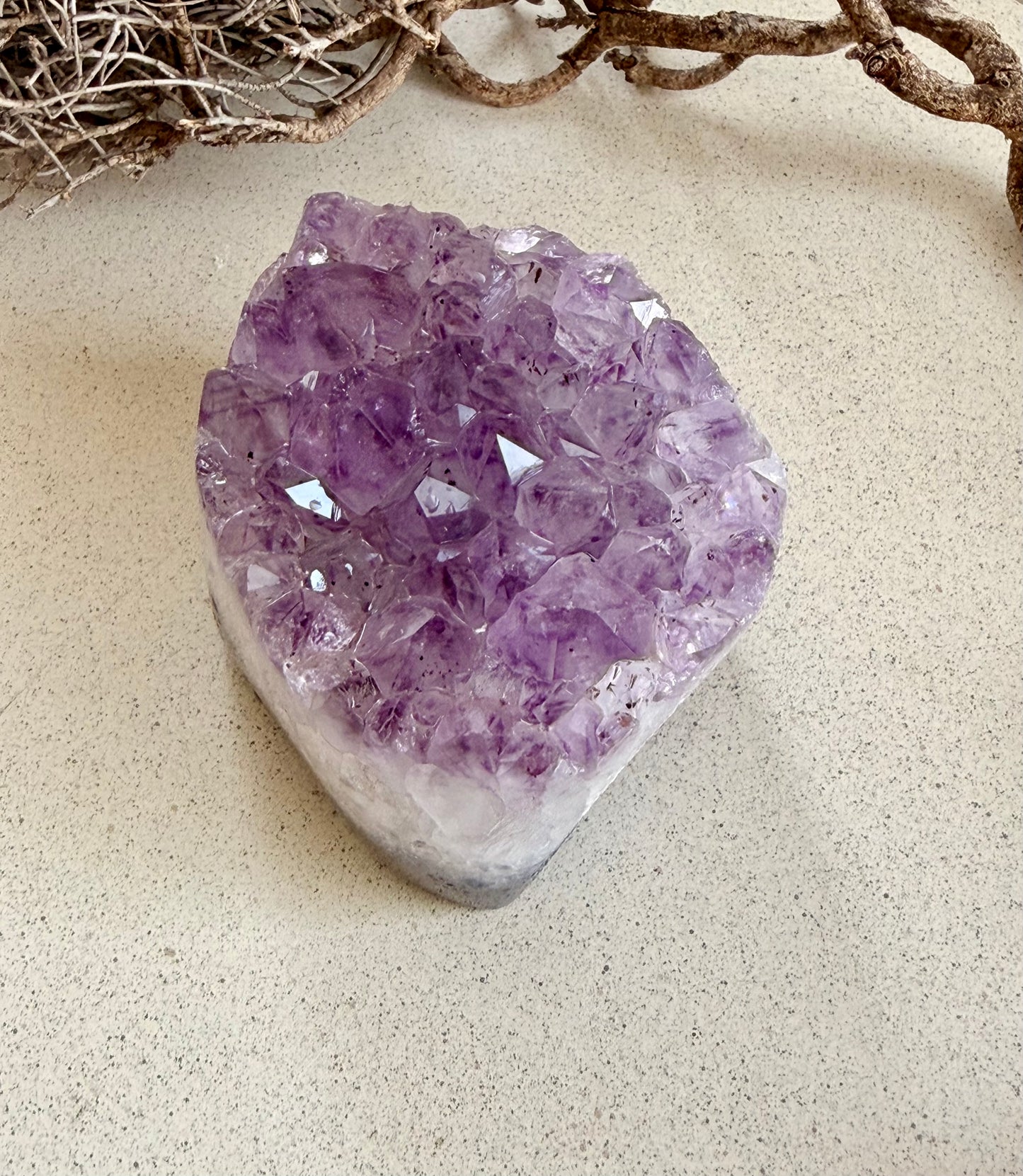 Polierte Amethystdruse, 9x8 cm, violette Kristallspitzen, HejLuna Bruchsal