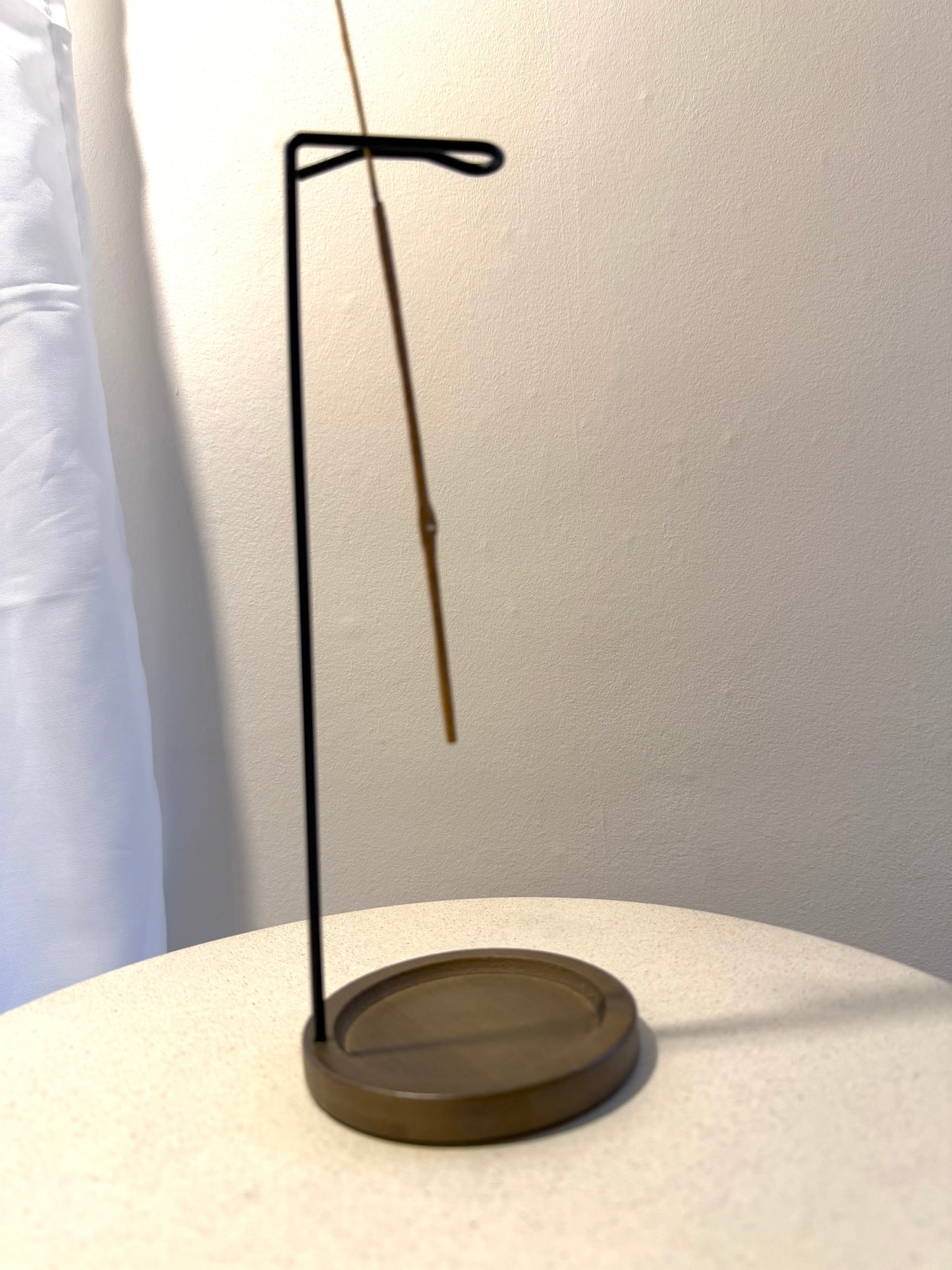 Hängender Räucherstäbchenhalter