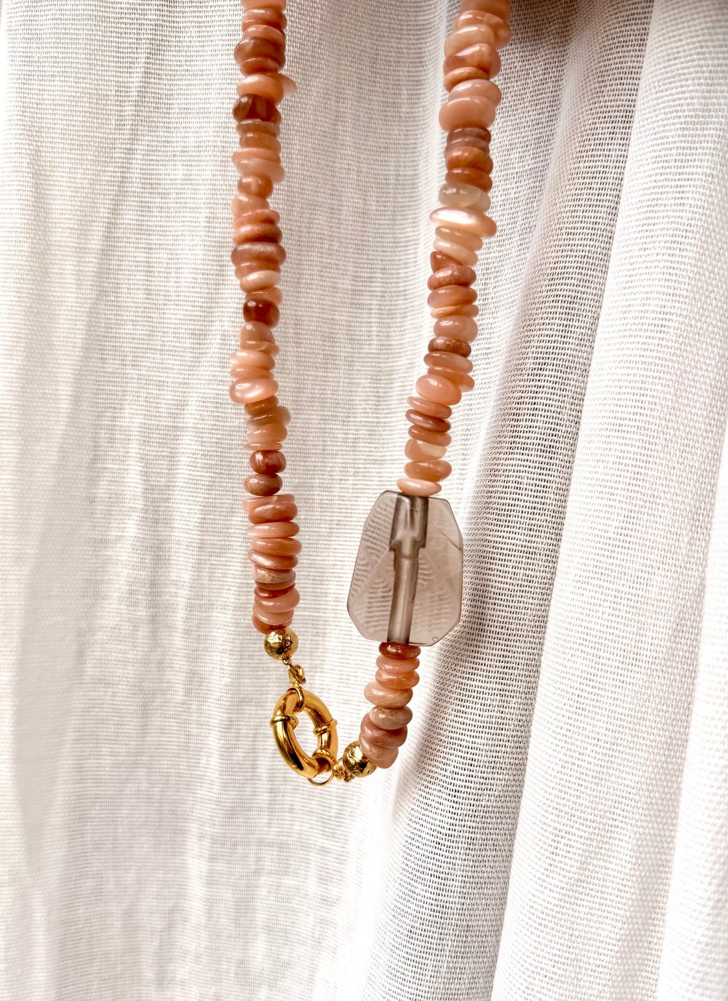 „Lunar Root“ – Mondstein & Rauchquarz Einzelstück Ketten