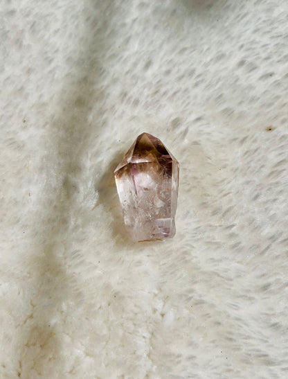 Gebohrte Amethyst-Rauchquarz-Kristalle