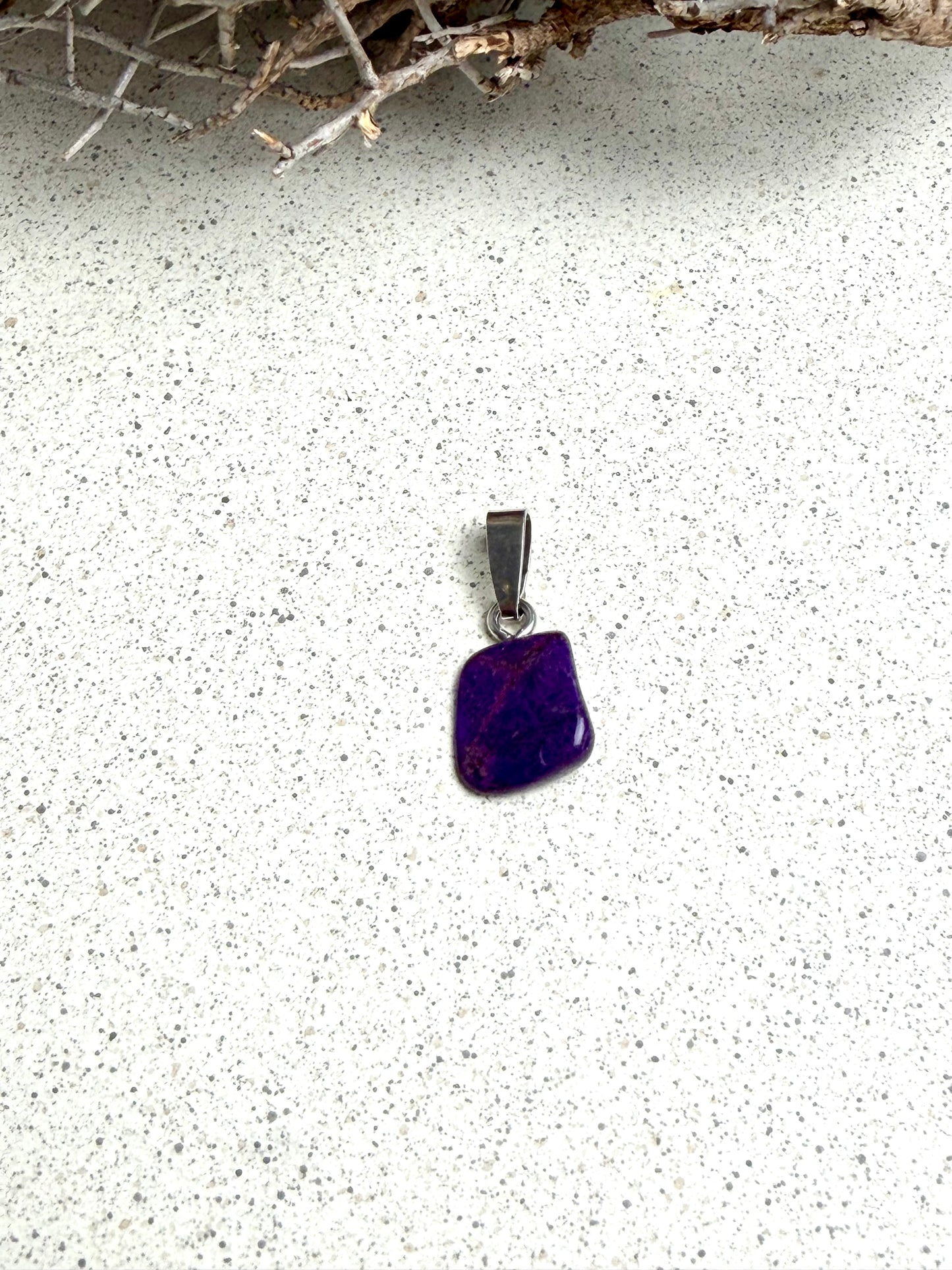 Sugilith – Anhänger