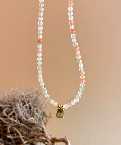 Inner Light – Sonnenstein Kette mit Labradorit Anhänger | 925 Silber vergoldet | Limited Edition