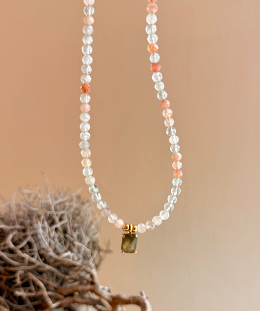 Inner Light – Sonnenstein Kette mit Labradorit Anhänger | 925 Silber vergoldet | Limited Edition