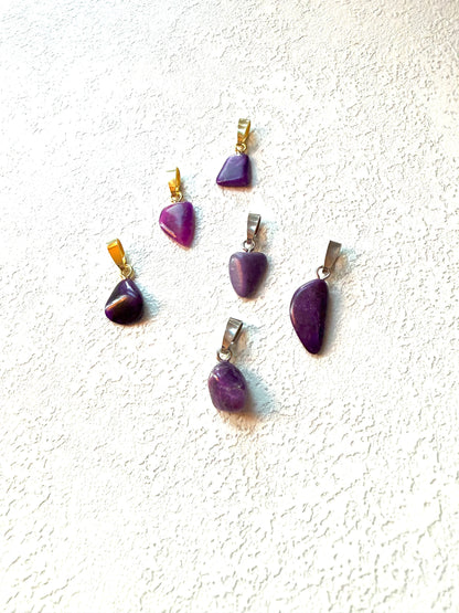 Sugilith – Anhänger