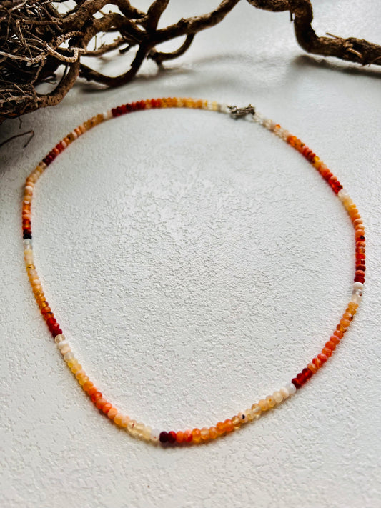 Feueropal Kette – facettierte Linsen