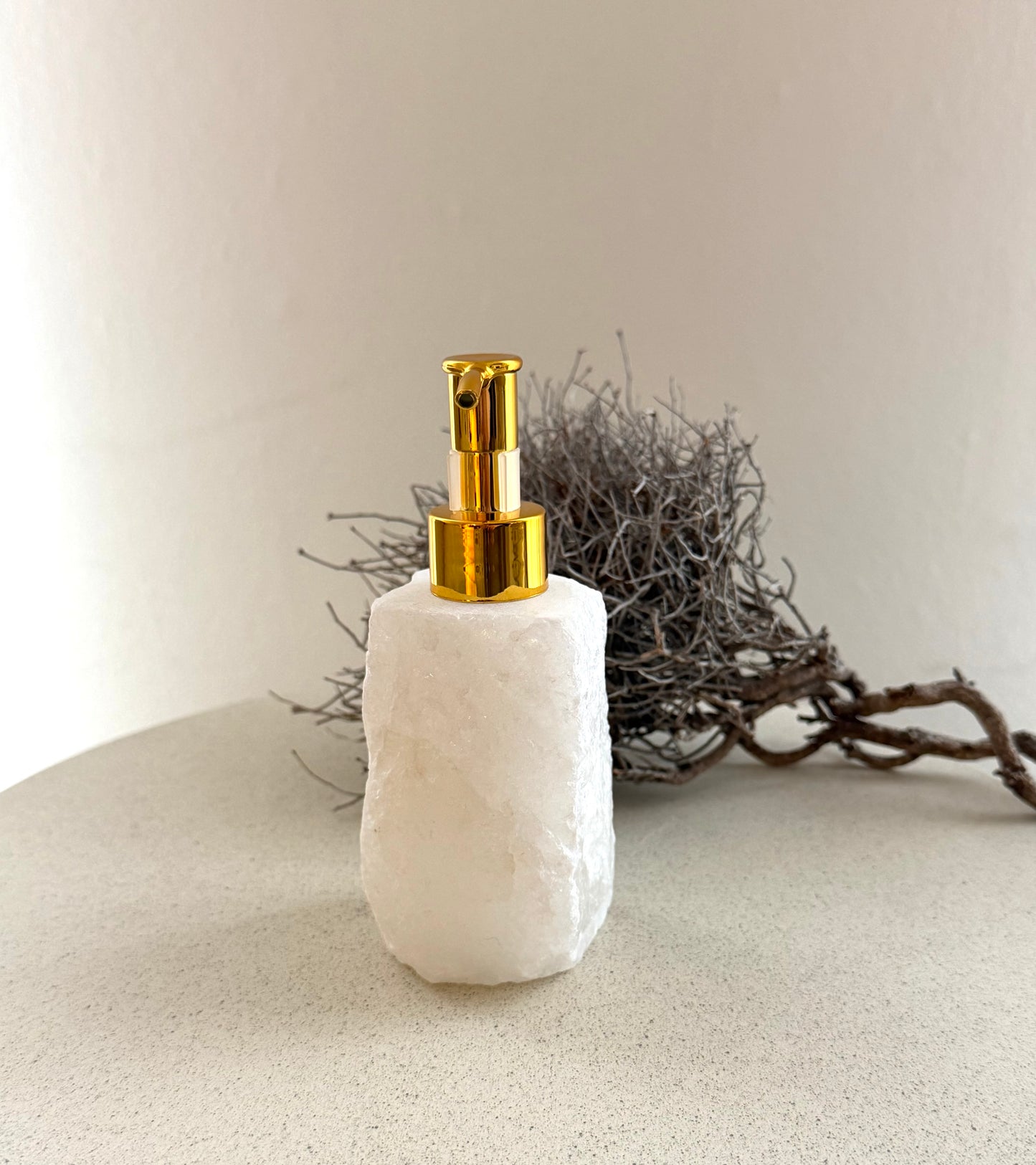 Kristall-Seifenspender aus Rohstein