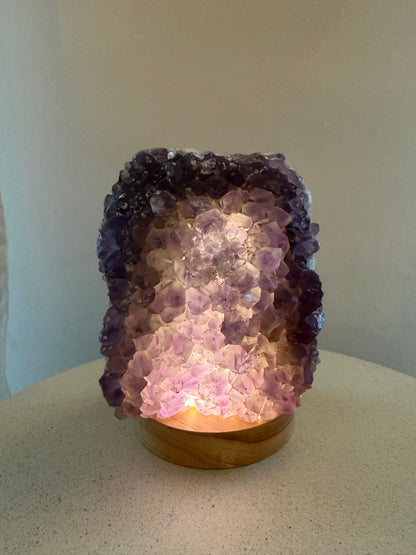 Kristalllampe aus Amethyst, Rosenquarz oder Bergkristall – natürliche Edelstein-Lampe