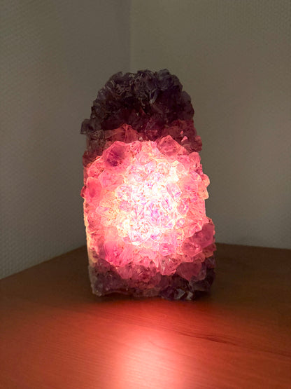 Kristalllampe aus Amethyst, Rosenquarz oder Bergkristall – natürliche Edelstein-Lampe