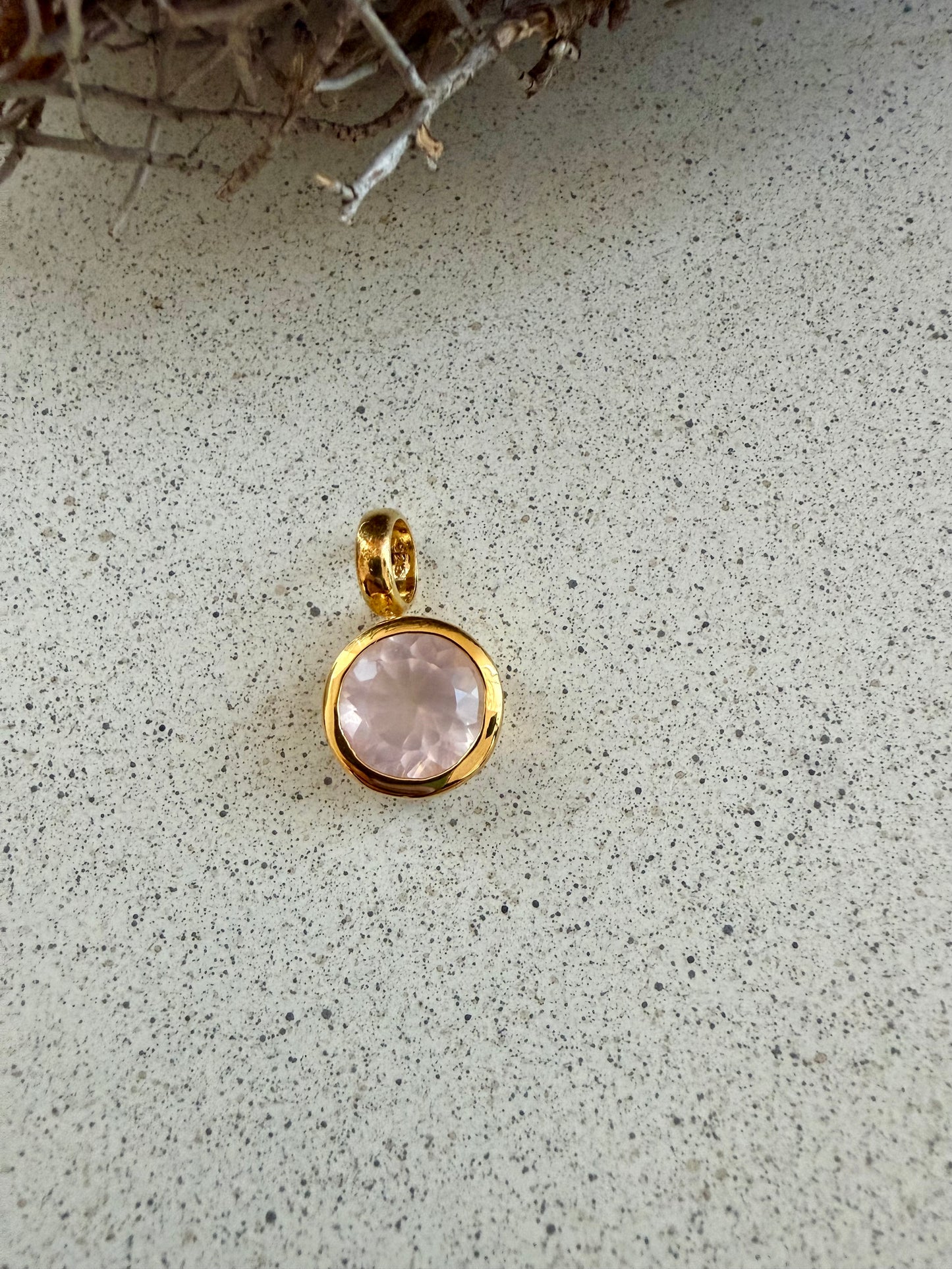 VELA – Facettierte Edelsteinanhänger