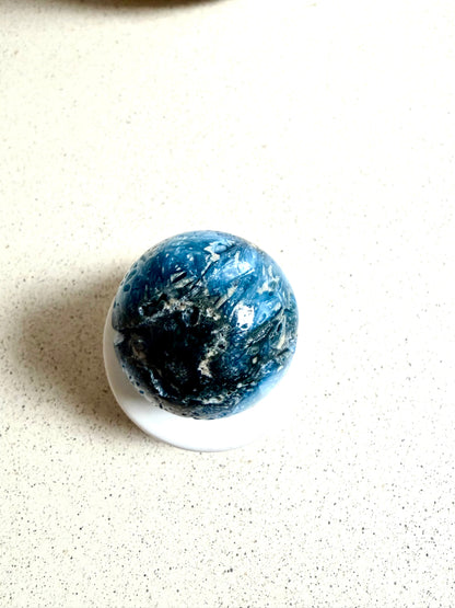 Blue Ice Crystal Kugel (Glacèrite)