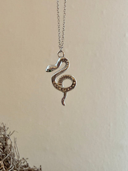 Serpentina Necklace  |  Kette mit Schlangenanhänger