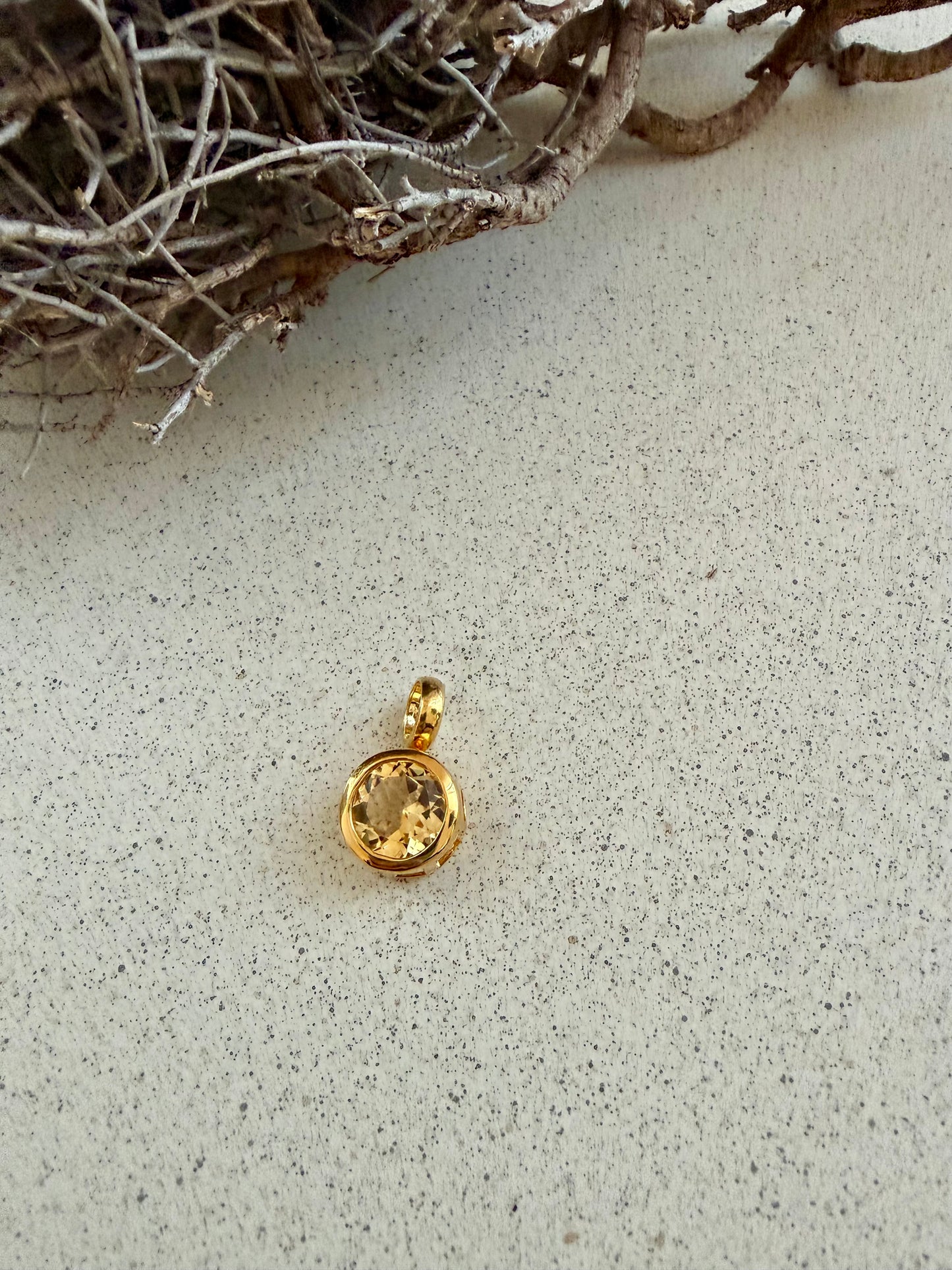 VELA – Facettierte Edelsteinanhänger